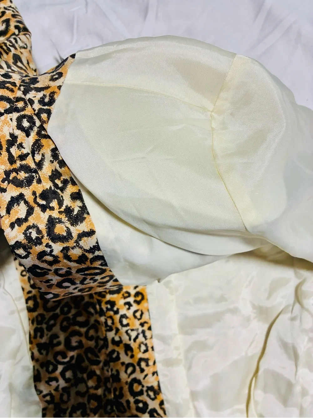 VTG City Silk Leopard 💯 Silk Cropped Lined Jacket w/ Shoulder Pads Button Down